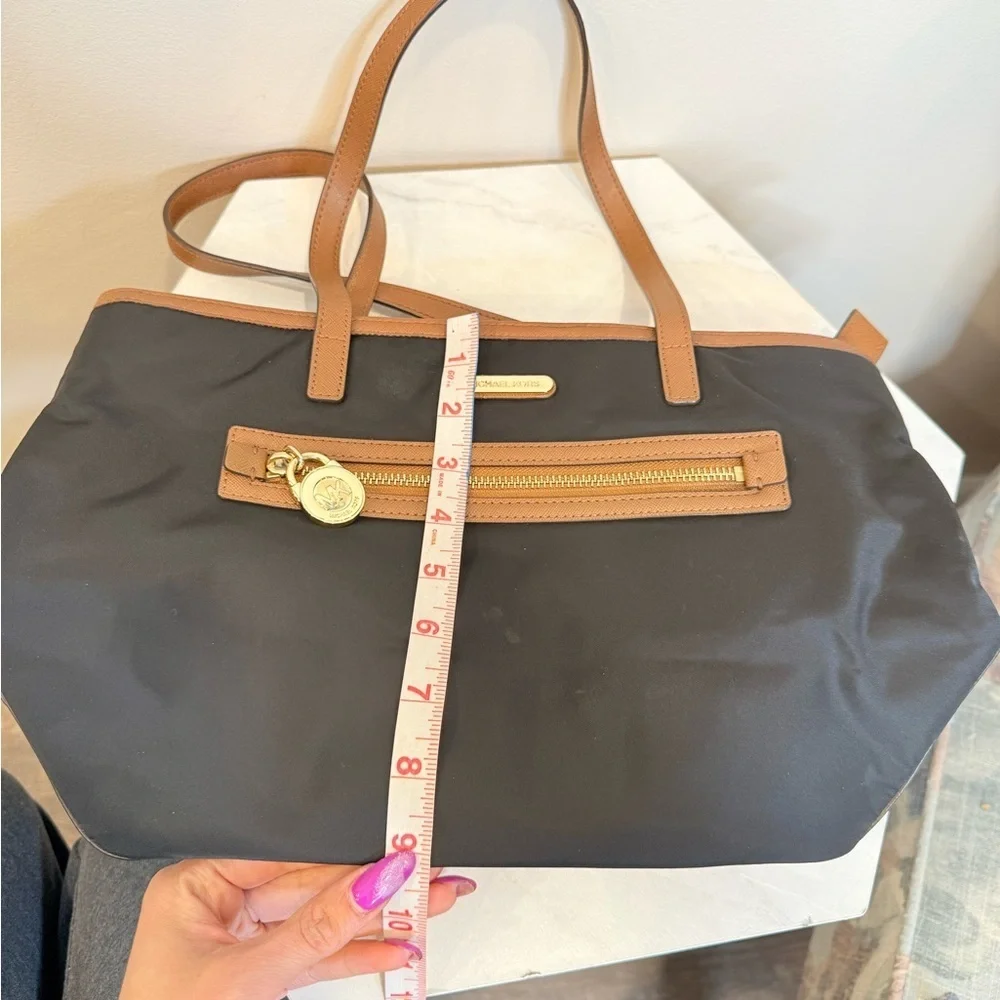 🔥Michael Kors Classic Women’s Black and Tan Tote Bag EUC🔥